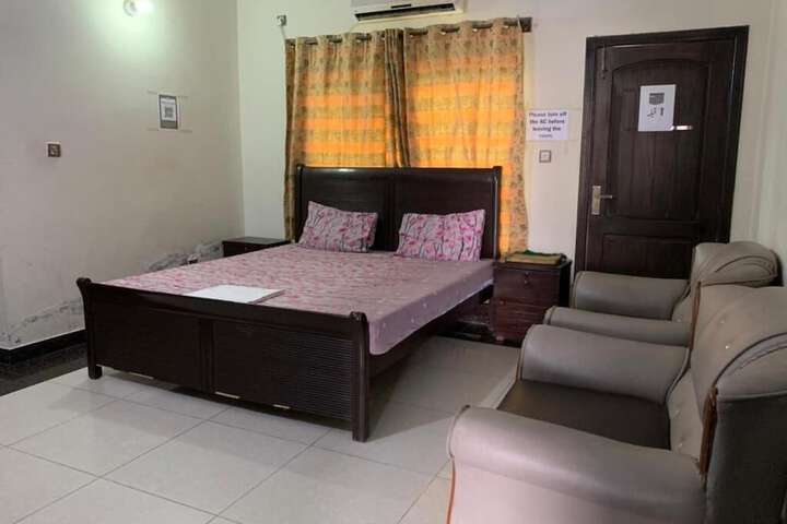 Room 11 of 25