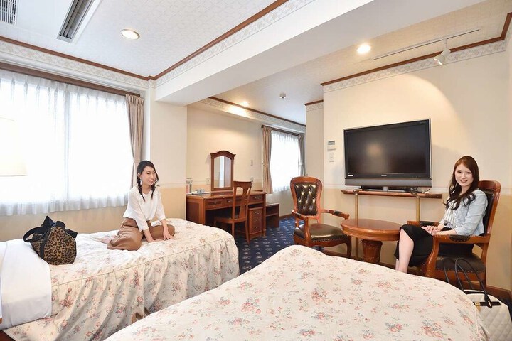 Room 6 of 43