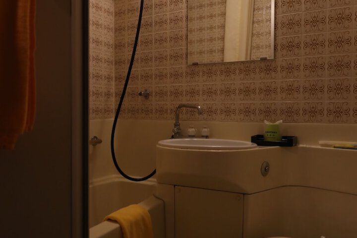 Room 13 of 19