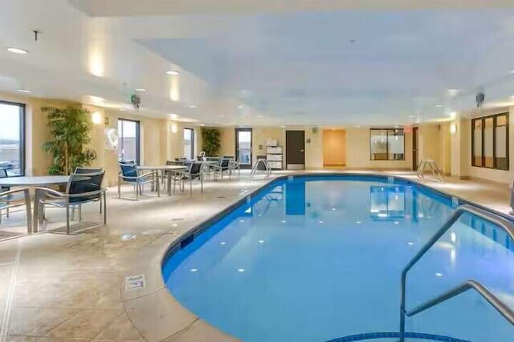 Indoor/outdoor pool