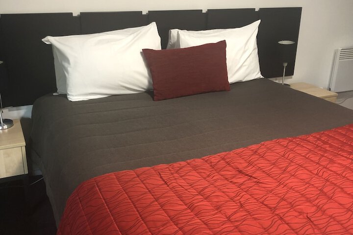 Room 33 of 65