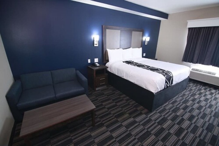 Suite King Size Bed (1 of 20)