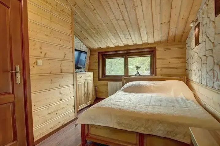 Room 2 of 15