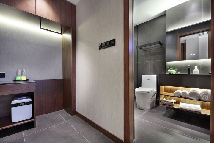 Room 46 of 102
