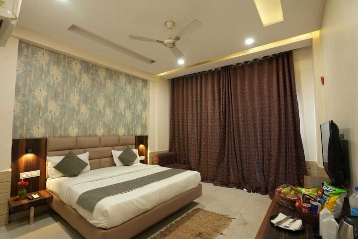 Room 8 of 29