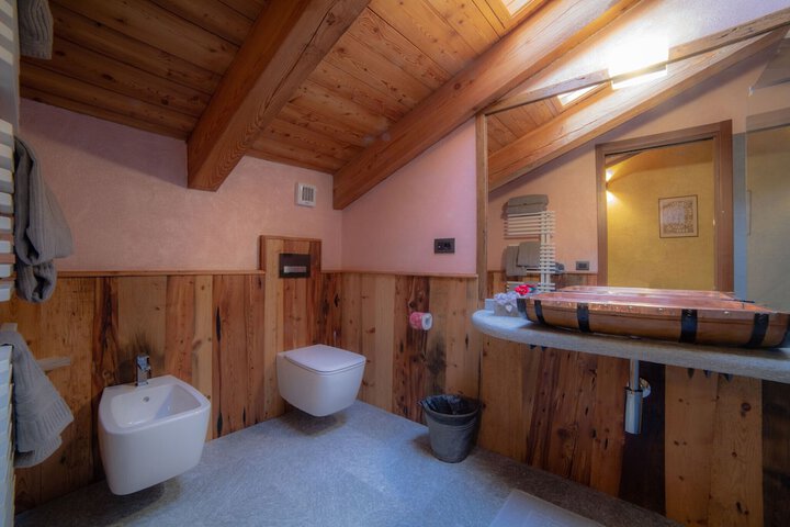 Room 15 of 34