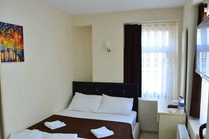 Room 2 of 30