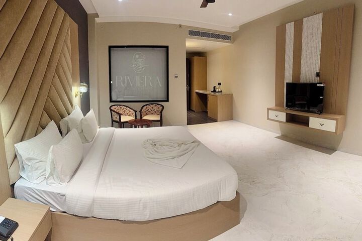 Room 44 of 103