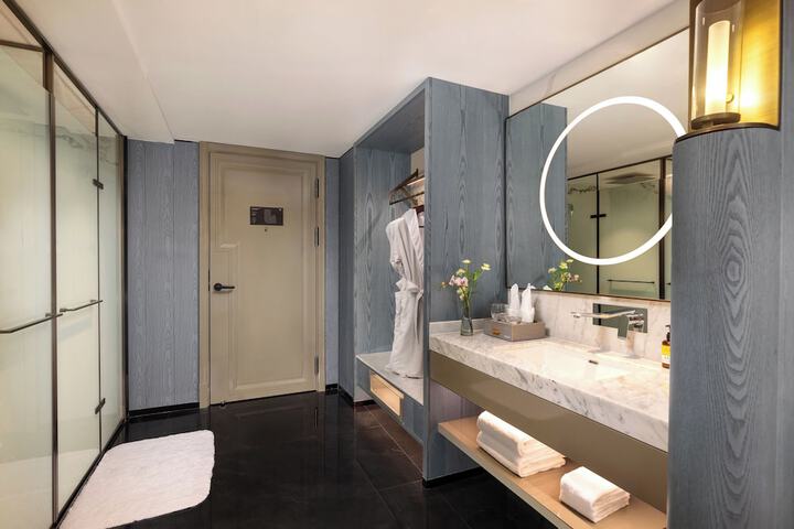 Room 42 of 72