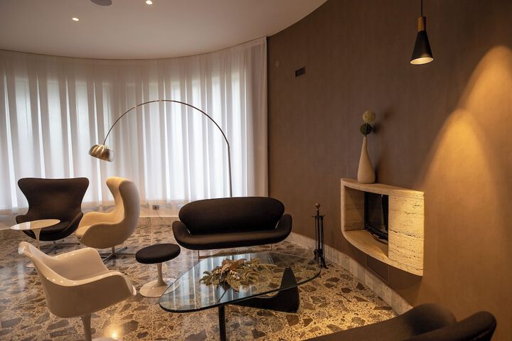 Entrance & Lobby