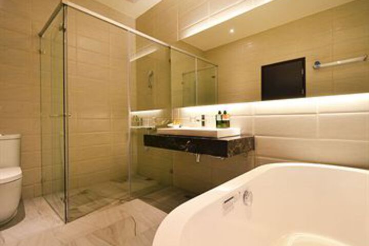 Room 2 of 72