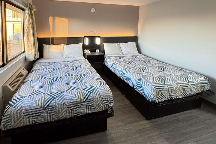 2 Double Beds (5 of 10)