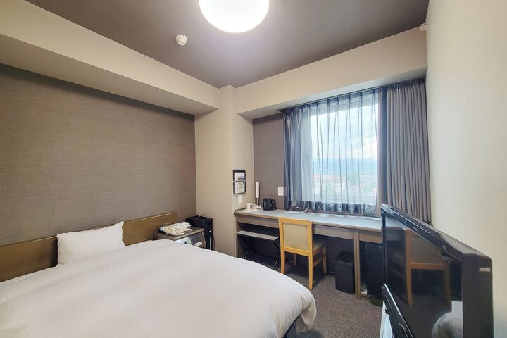 Room 14 of 33