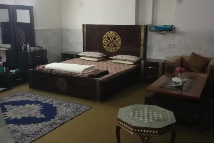 Room 3 of 10