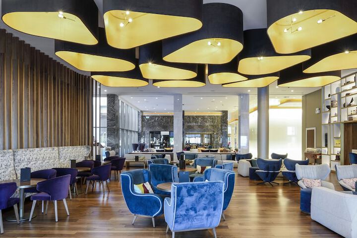 Entrance & Lobby
