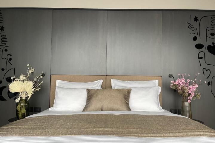 Room 18 of 163