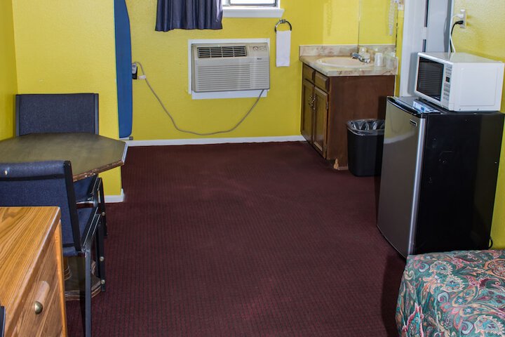 Room 10 of 33
