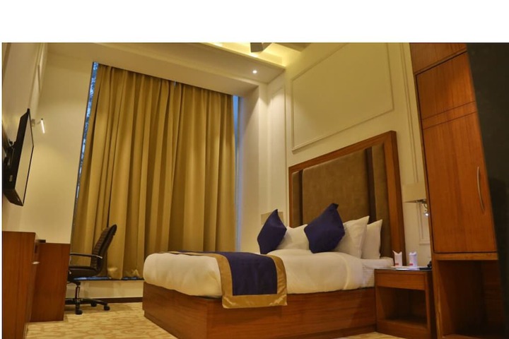 Room 3 of 7