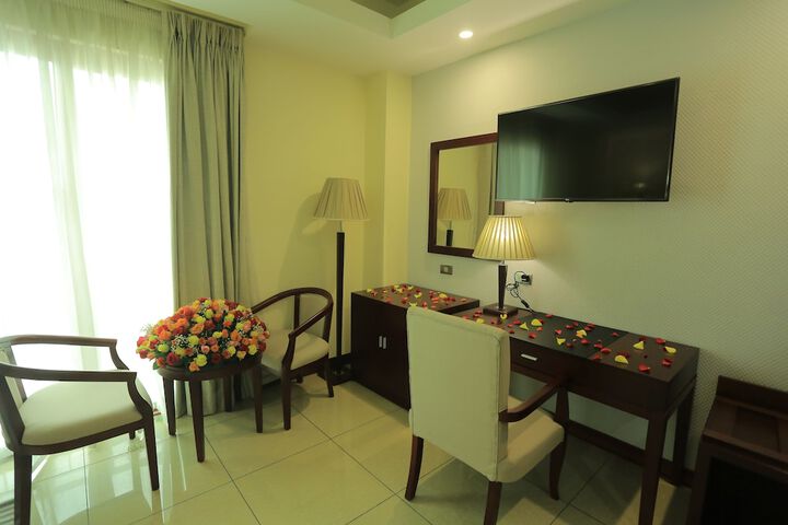 Room 9 of 34