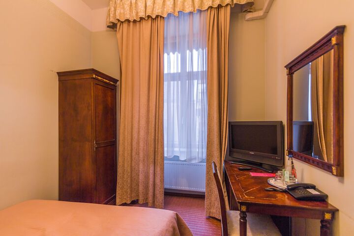 Room 13 of 131