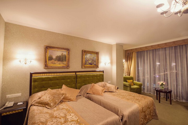 Room 5 of 42