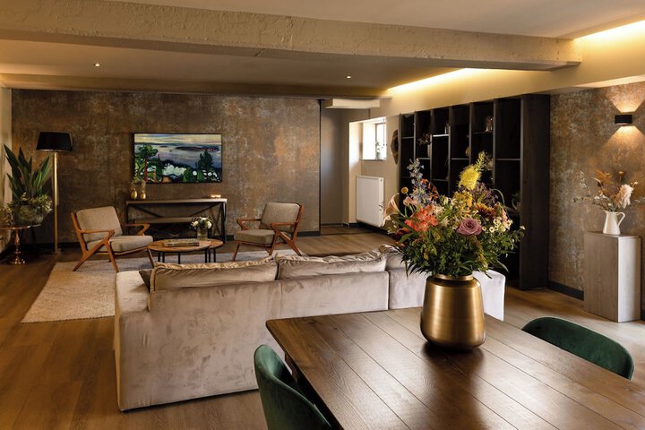 Lounge 61 of 70