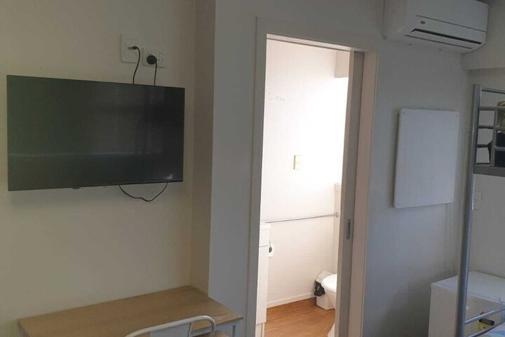 Room 17 of 38