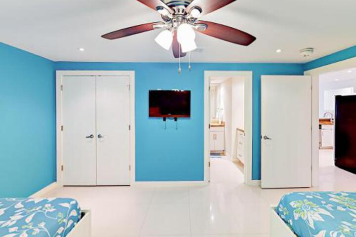 6300 Padre Blvd Condo Unit 877 in South Padre Island, TX