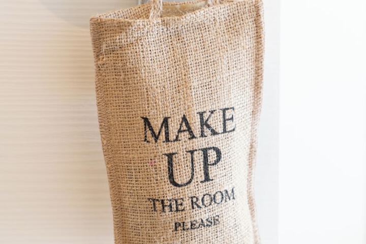 Room 43 of 182