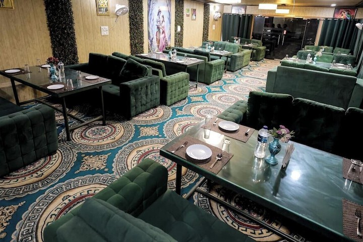 Dining 76 of 92