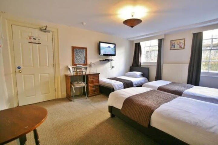Room 13 of 34
