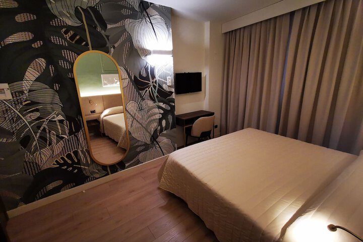 Room 12 of 30