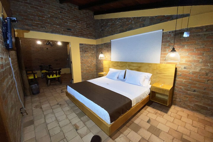 Room 8 of 43
