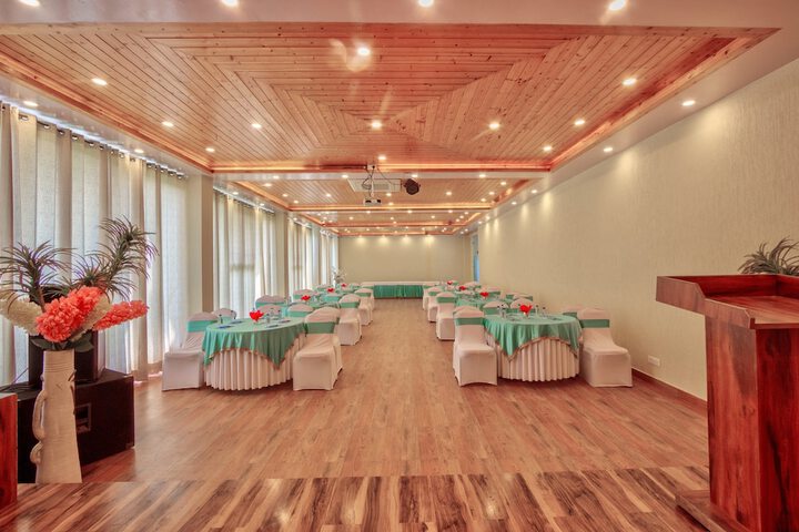 Ballroom/Hall 70 of 96