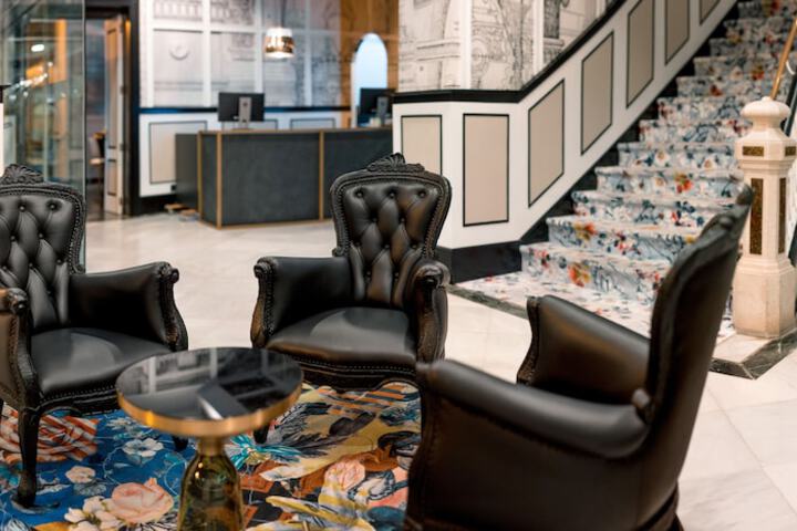Entrance & Lobby