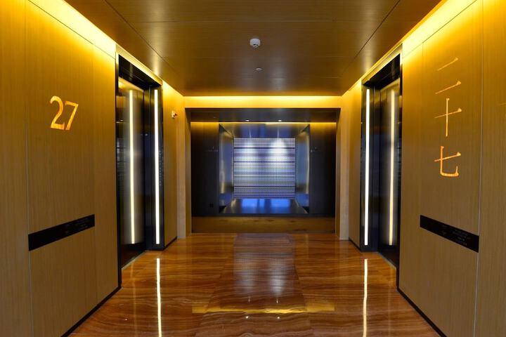 Ballroom/Hall 38 of 43