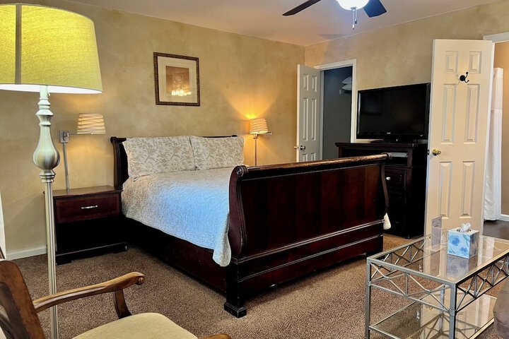 Room 25 of 77