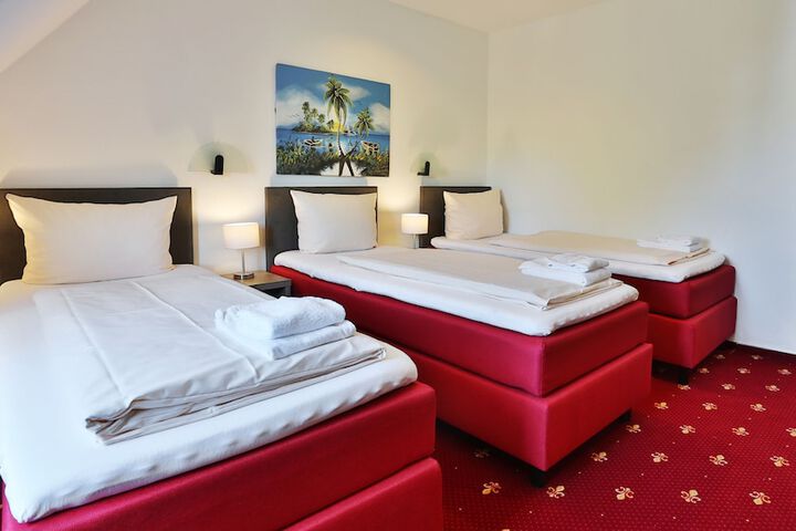 Room 13 of 33