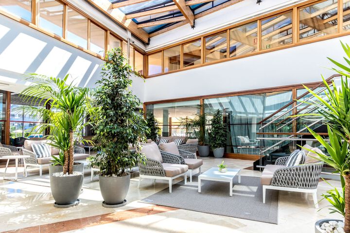 Entrance & Lobby