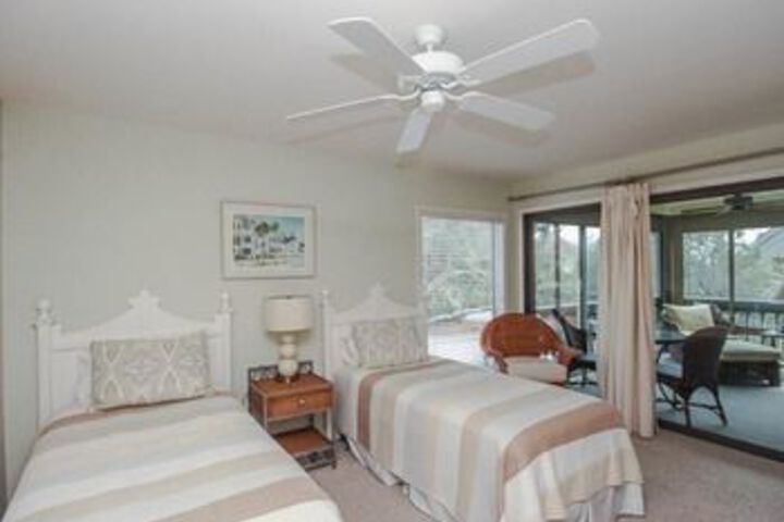Room 9 of 34