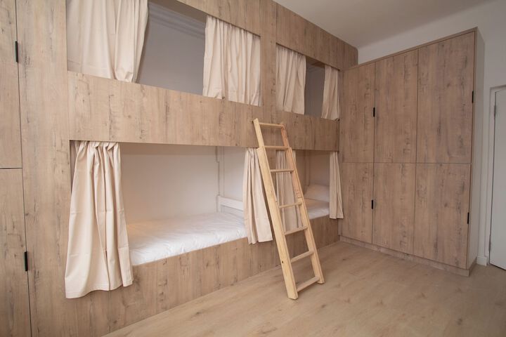 Room 33 of 37