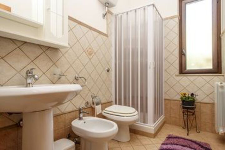 Room 10 of 28
