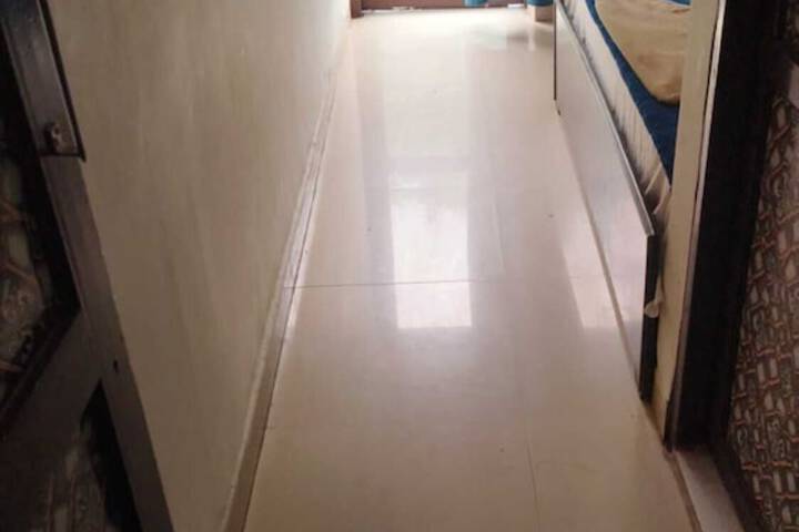 Room 13 of 28