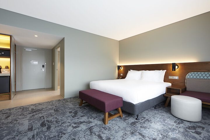 Room 7 of 72