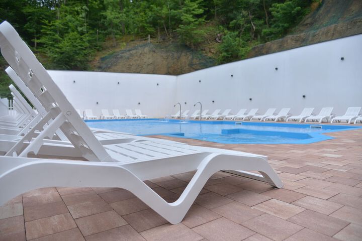 Pool 23 of 32