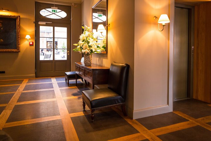 Lounge 50 of 71