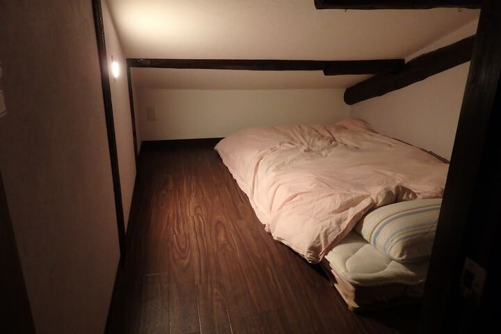 Room 7 of 33