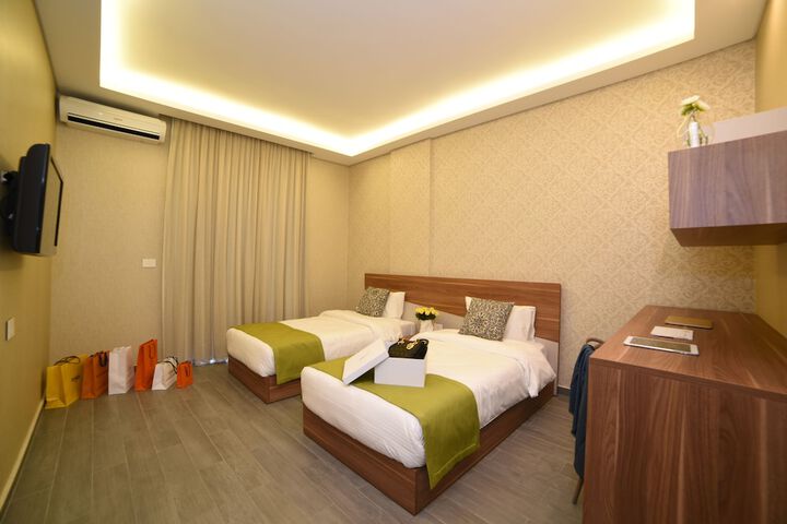 Room 9 of 26