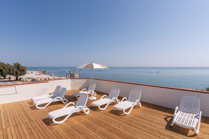 Sundeck 85 of 91