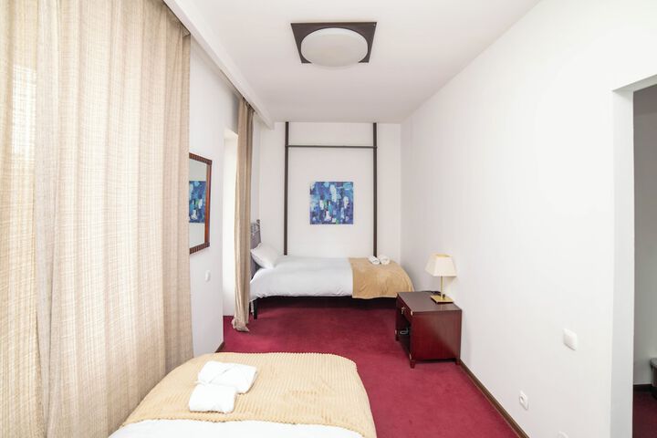 Room 9 of 26